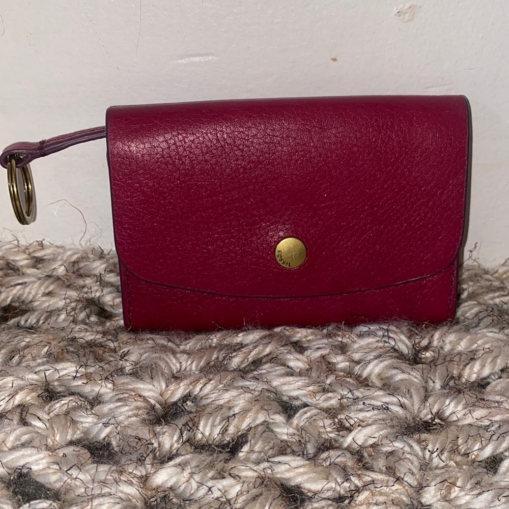Fossil coin wallet with keychain pull